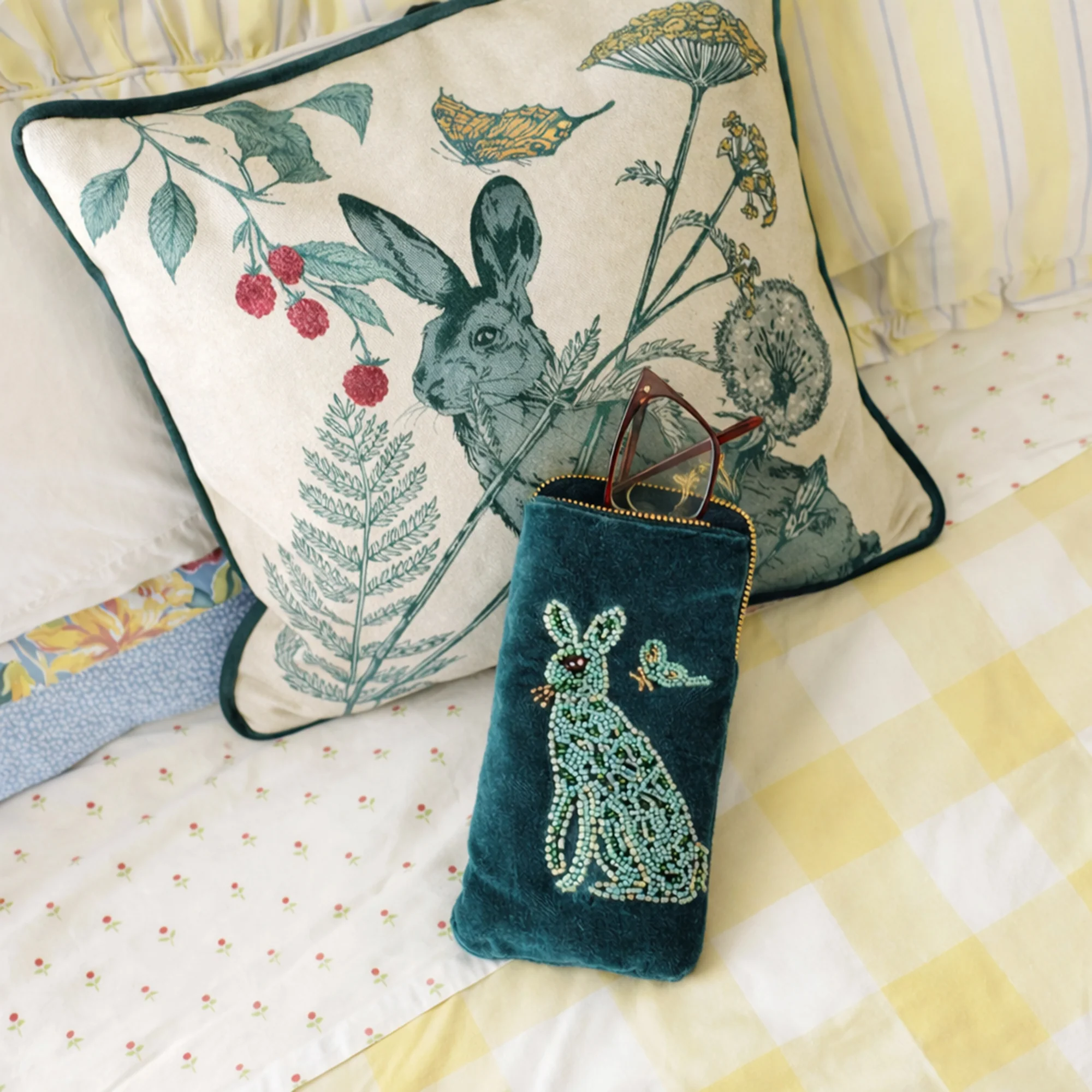Velvet Beaded Hare Glasses Case - Image 4